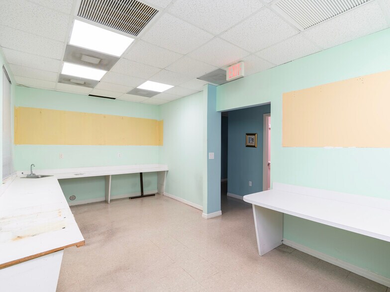More Photos Of 2500 Douglas Rd, Coral Gables Medical For Lease