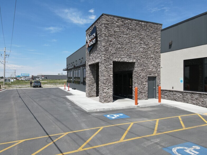 More Photos Of 870 N 2nd E, Rexburg General Retail For Lease