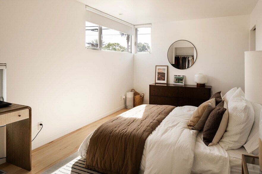 More Photos Of 608 Westminster Ave, Venice Apartments For Sale