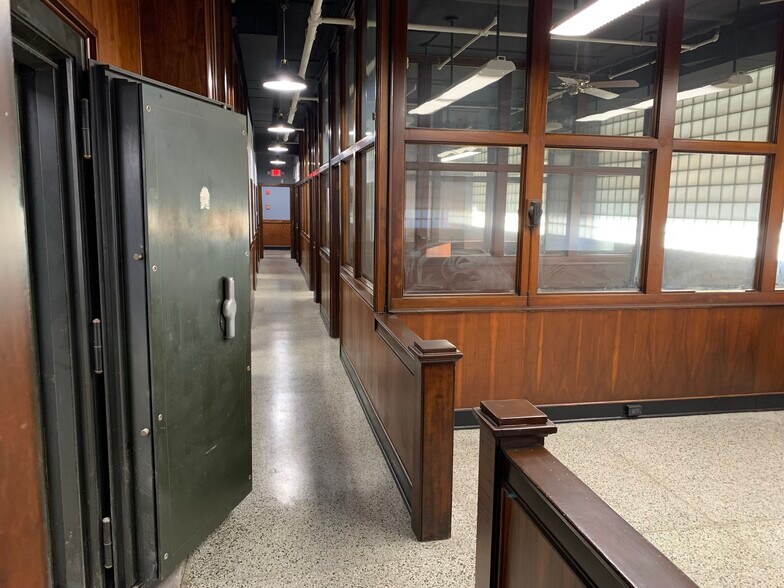 More Photos Of 202 Miley Ave, Indianapolis Manufacturing For Lease