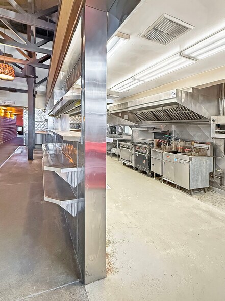More Photos Of 594 NE Bellevue Ct, Bend Restaurant For Sale