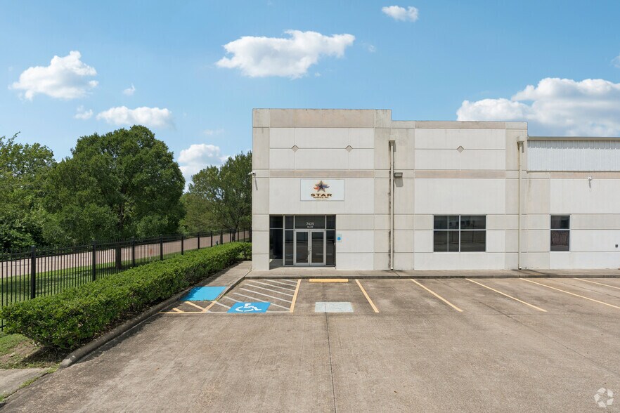 More Photos Of 7425 Major St, Houston Warehouse For Lease