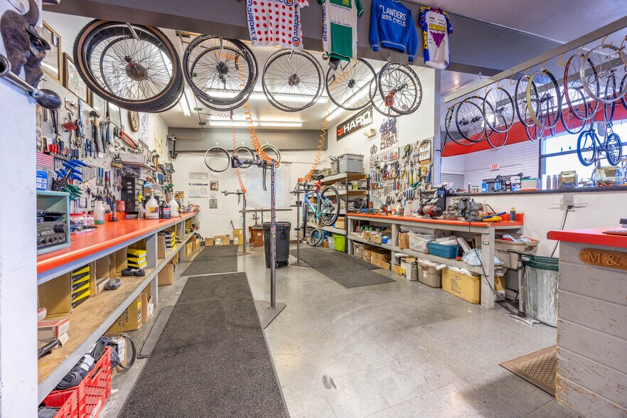 More Photos Of 1301 E Fry Blvd, Sierra Vista General Retail For Sale