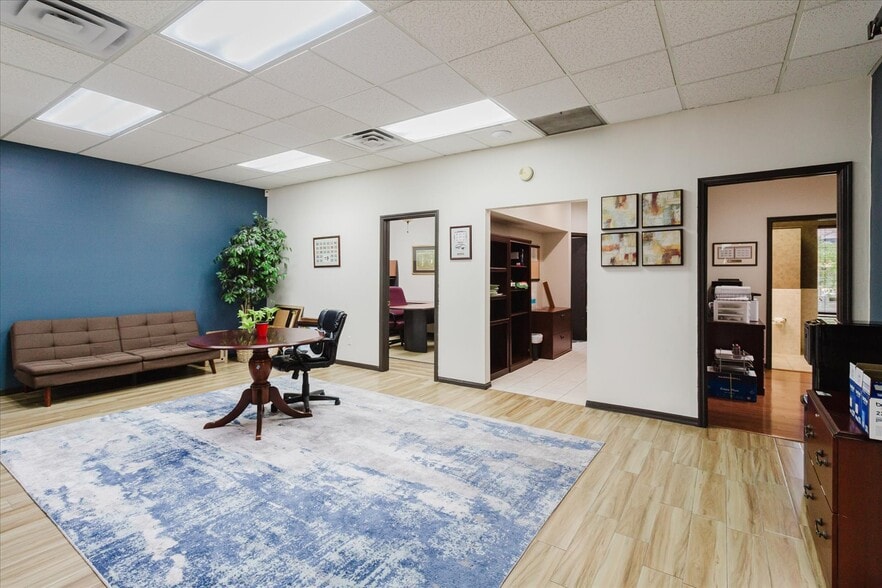 More Photos Of 611 Druid Rd E, Clearwater Office For Sale
