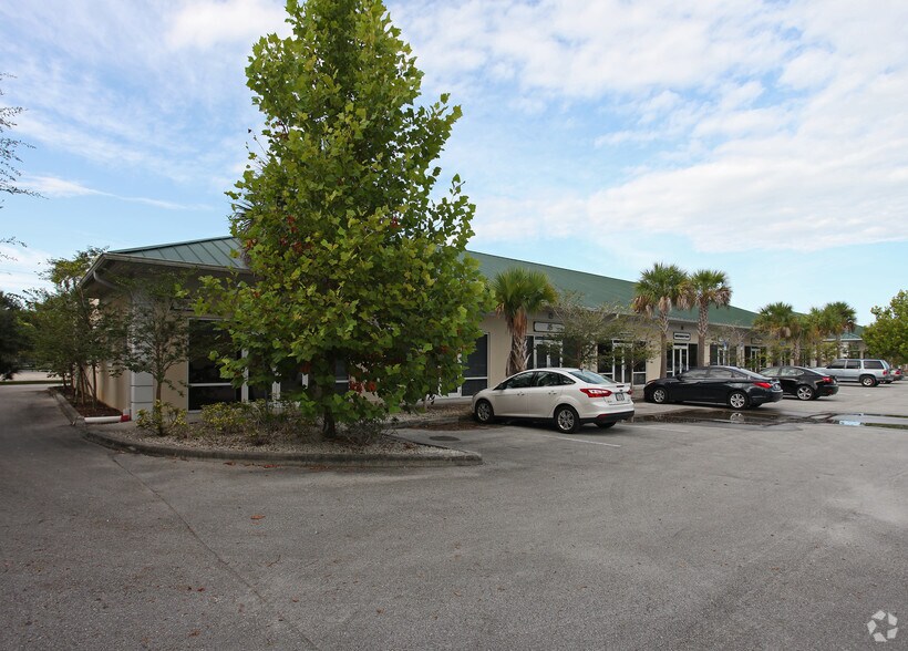 More Photos Of 9015 Americana Rd, Vero Beach Medical For Lease