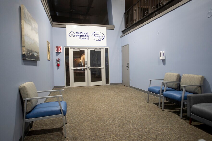 More Photos Of 25000 US 59 Rd, El Campo Flex For Sale