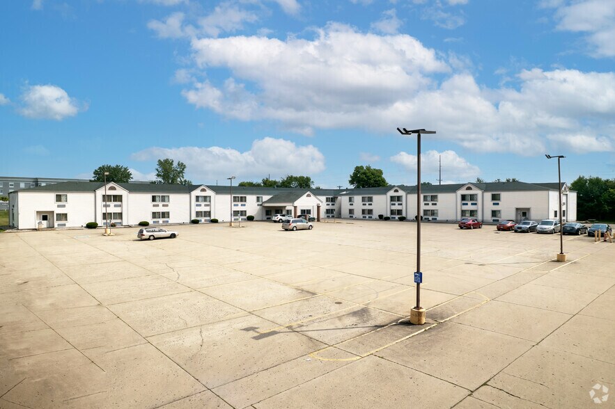 More Photos Of 5100 Hickory Point Frontage Rd, Decatur Hotel For Sale