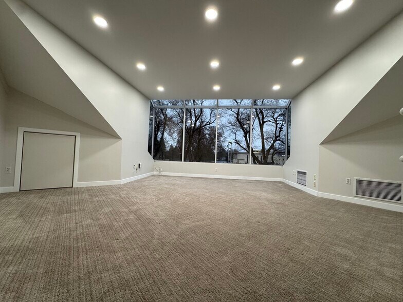 More Photos Of 5445 S Highland Dr, Holladay Office For Lease