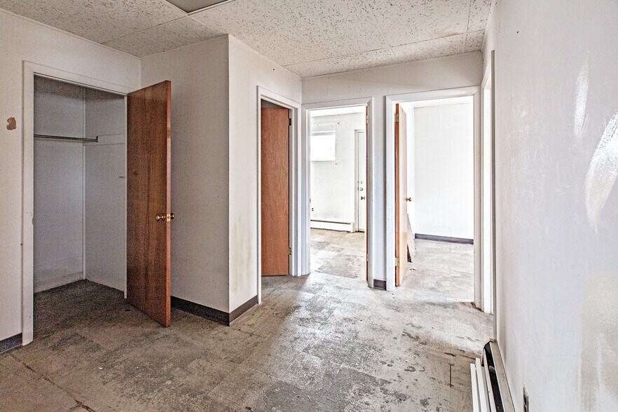 More Photos Of 16 S Maryland Ave, Wilmington General Retail For Sale