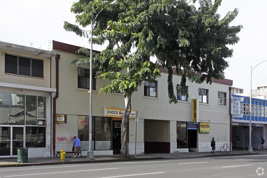 More Photos Of 1289 S King St, Honolulu Storefront Retail Office For Lease