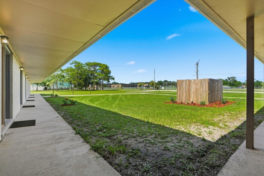 More Photos Of 8075 Lone Star Rd, Jacksonville Religious Facility For Sale
