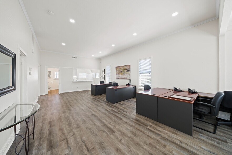 More Photos Of 8336 Brentwood Blvd, Brentwood Office Residential For Sale