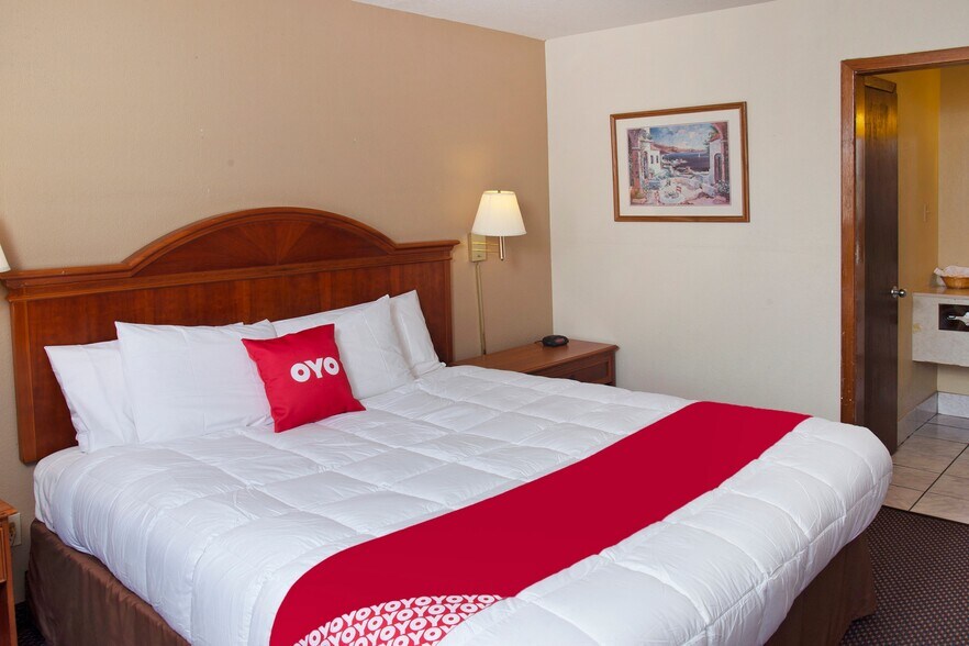 More Photos Of 823 NE Hwy 54, Guymon Hotel For Sale