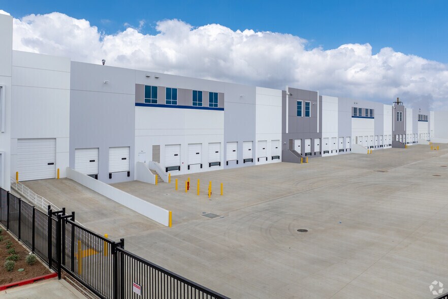 More Photos Of 2001 E Dominguez St, Carson Distribution For Lease