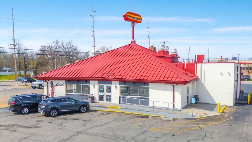 Primary Photo Of 740 W Market St, Warren Fast Food For Sale