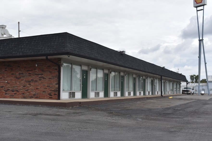 More Photos Of 536 Veterans Memorial Dr, Livingston Hotel For Sale