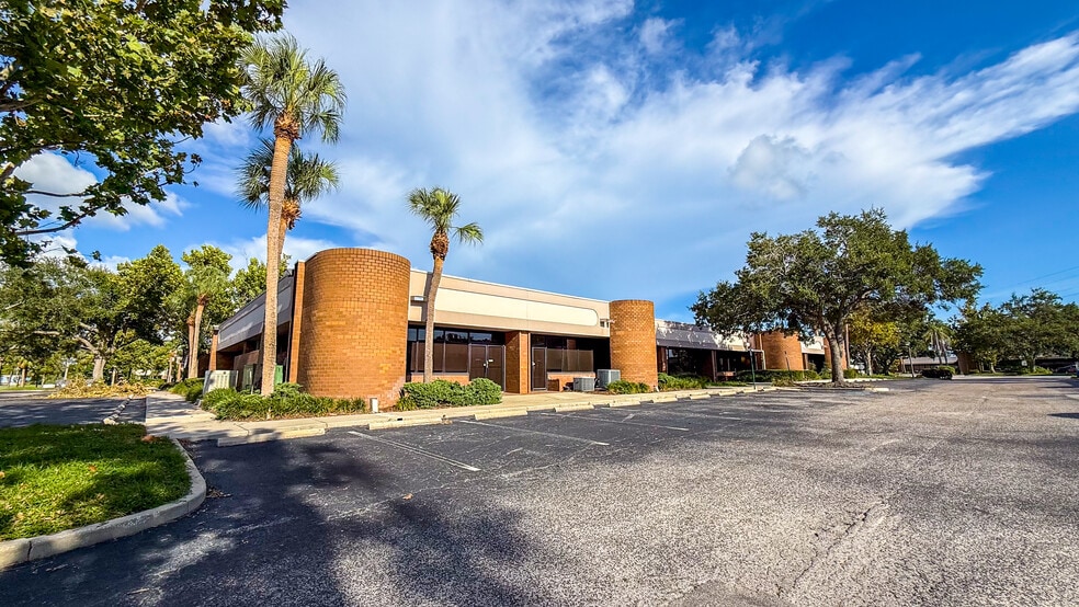 More Photos Of 13830 N 58th St, Clearwater Unknown For Lease