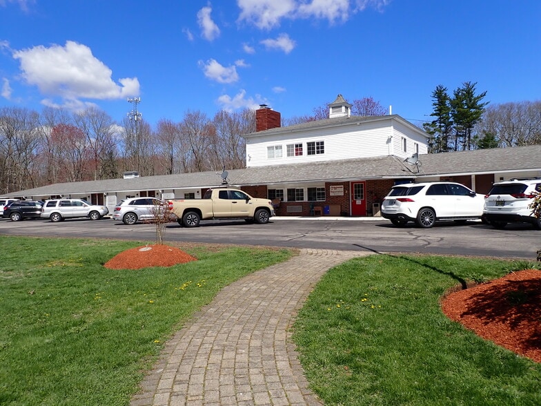 Primary Photo Of 13 Wadleigh Rd, Rochester Hotel For Sale