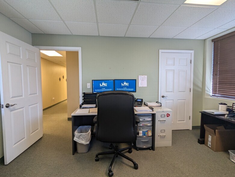 More Photos Of 2348 Highway 69 N, Nederland Office For Sale