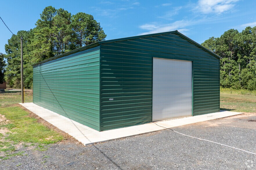 More Photos Of 1679 Atlanta Hwy SE, Statham Warehouse For Lease