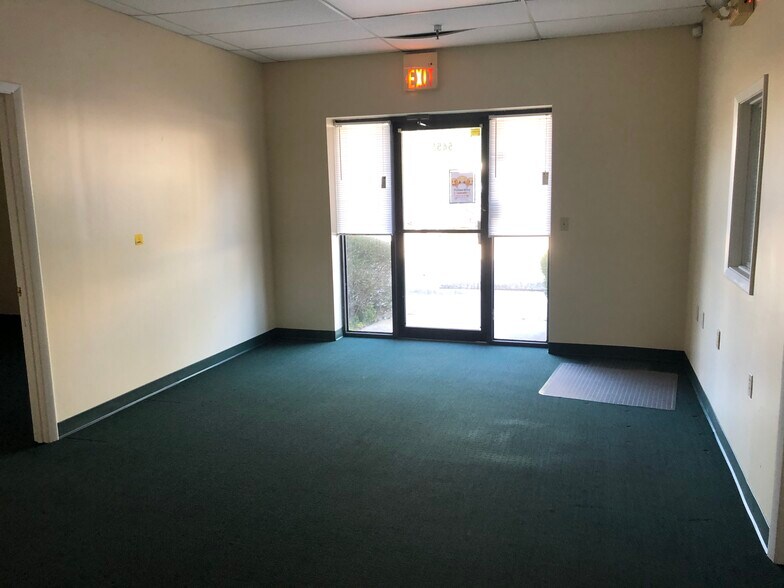 More Photos Of 5401-5481 Bryant Ave, Sanford Showroom For Lease