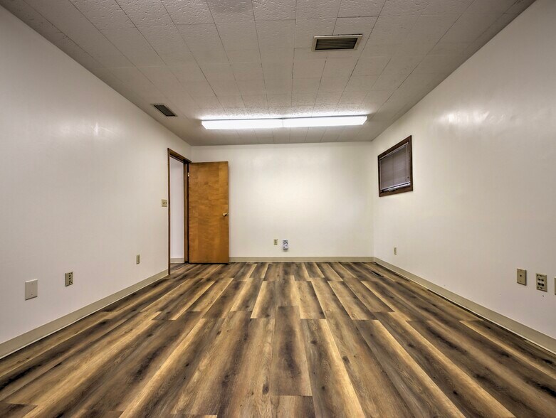 More Photos Of 111 Longwood Dr, Laporte Freestanding For Lease