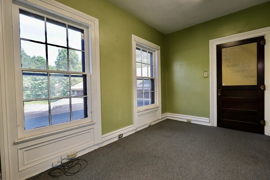 More Photos Of 72 Main St, Delhi Office Residential For Sale