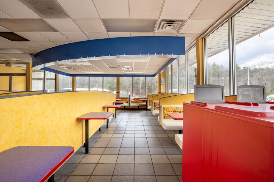 More Photos Of 14109 Highway 226 S, Spruce Pine General Retail For Sale