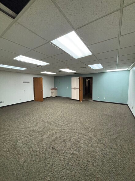 More Photos Of 600 Memorial Dr, Bella Vista Office For Lease