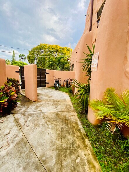 More Photos Of 200 Azure Way, Miami Springs Apartments For Sale