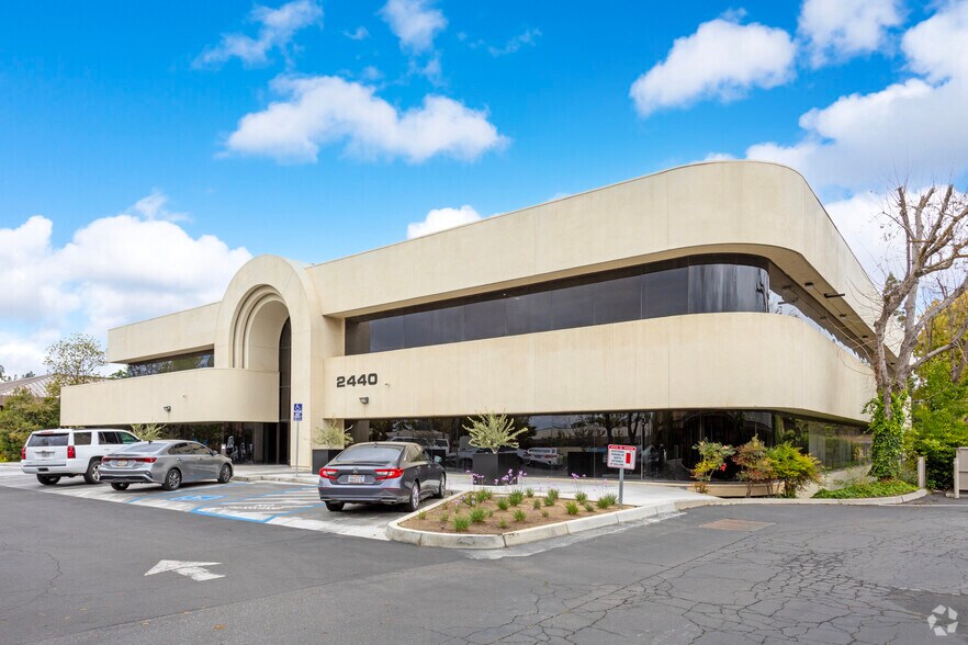 More Photos Of 2440 W Shaw Ave, Fresno Office For Lease