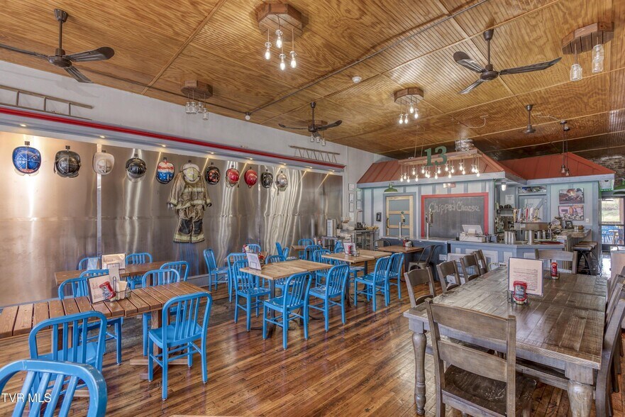 More Photos Of 139 Town Square St, Glade Spring Restaurant For Sale