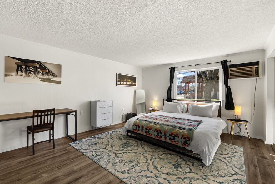 More Photos Of 501 N 4th Ave, Sandpoint Hotel For Sale