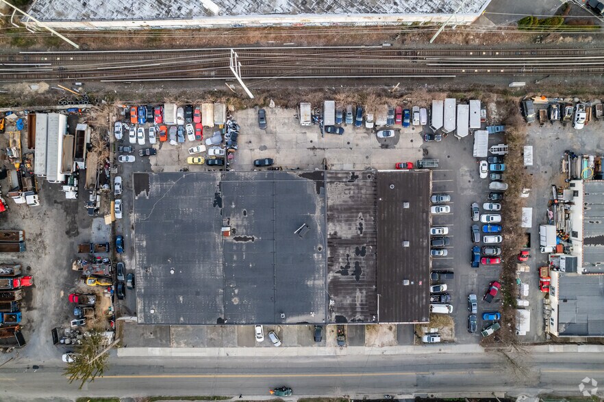 More Photos Of 130-138 Railroad St, Huntington Station Warehouse For Lease