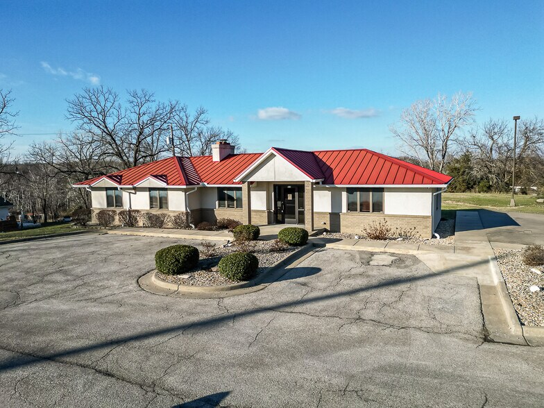 More Photos Of 9340 Parallel Pky, Kansas City Office For Sale