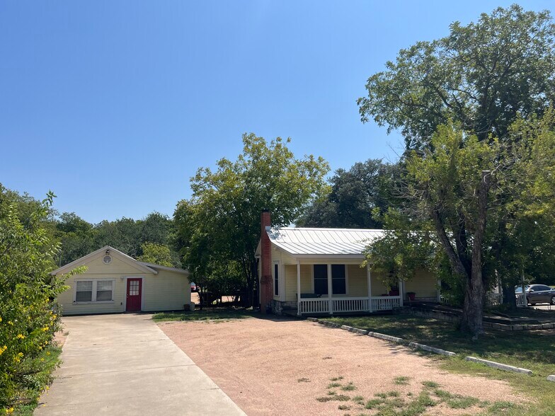 More Photos Of 211 Railroad St, Buda Medical For Sale