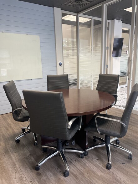 More Photos Of 186 N Palafox St, Pensacola Coworking Space