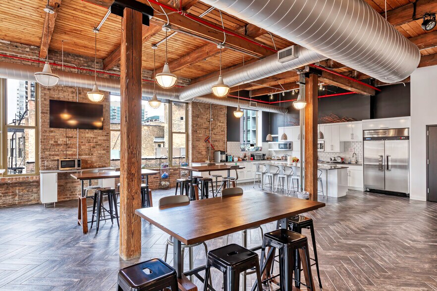 More Photos Of 343 W Erie St, Chicago Office For Lease