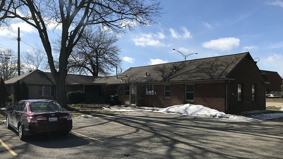 More Photos Of 3236 Rochester Rd, Troy Freestanding For Sale