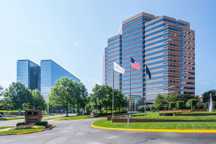 More Photos Of 1750 Tysons Blvd, McLean Coworking Space