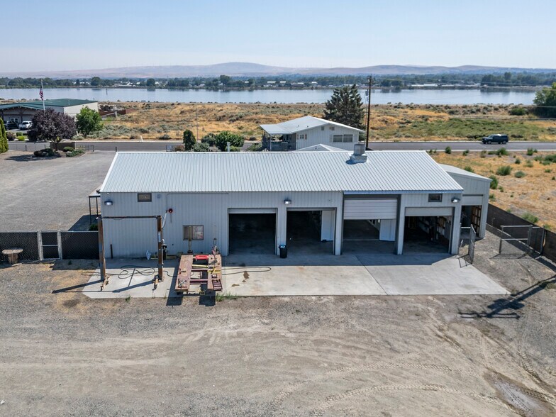 More Photos Of 2331 W A St, Pasco Distribution For Lease