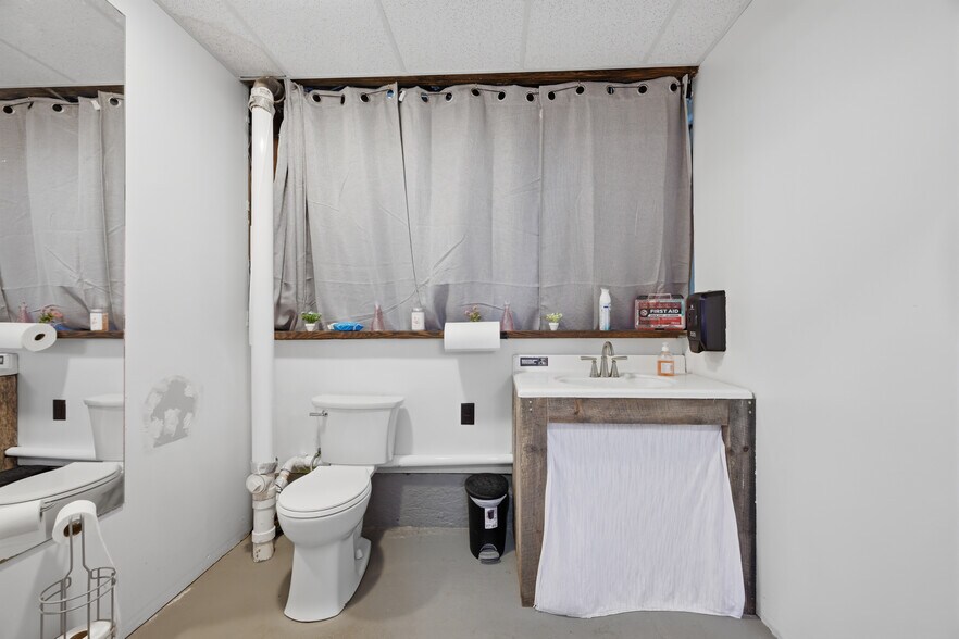 More Photos Of 21 Furnace St, Danielson Storefront For Sale