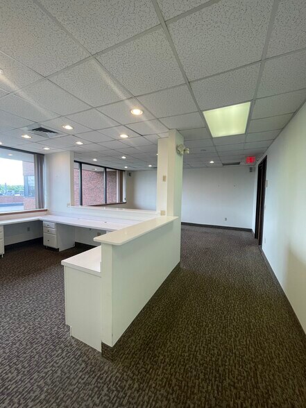 More Photos Of 2 Shaws Cv, New London Medical For Lease