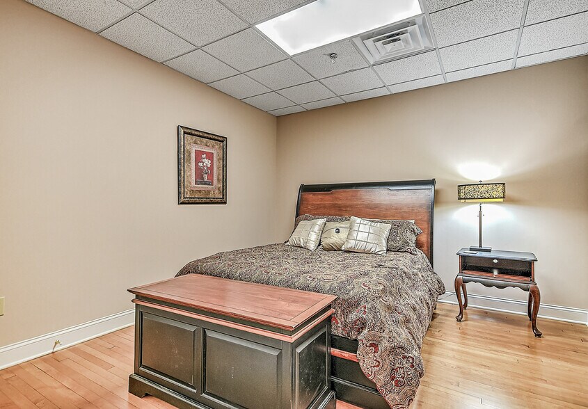 More Photos Of 220 Broad St, Kingsport Flex For Sale