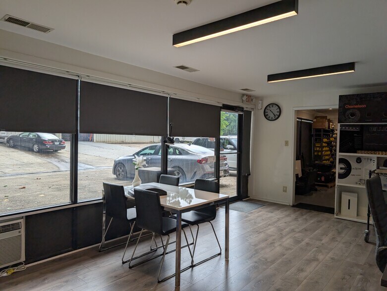 More Photos Of 4710 Ecton Dr, Marietta Light Distribution For Sale