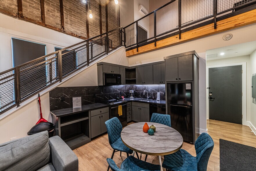 More Photos Of 1405 S Flores St, San Antonio Storefront Retail Residential For Sale