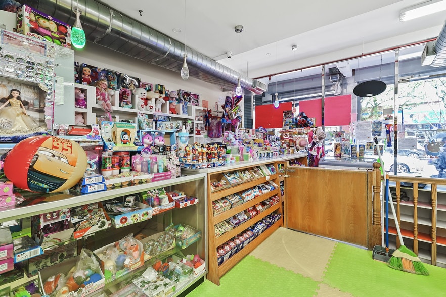 More Photos Of 3538 Junction Blvd, Corona Apartments For Sale