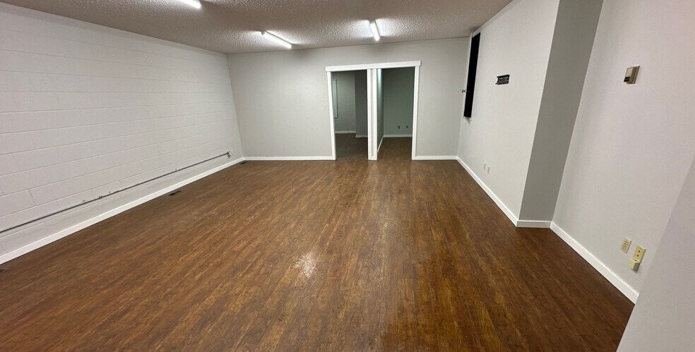 More Photos Of 6604 82 Av NW, Edmonton Office For Lease