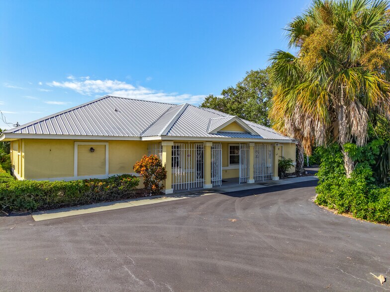 More Photos Of 45 Bryan Ave, LaBelle Medical For Sale