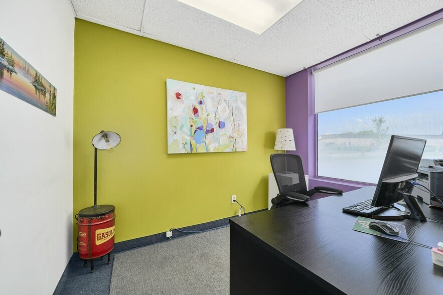 More Photos Of 676 Monarch Ave, Ajax Showroom For Sale